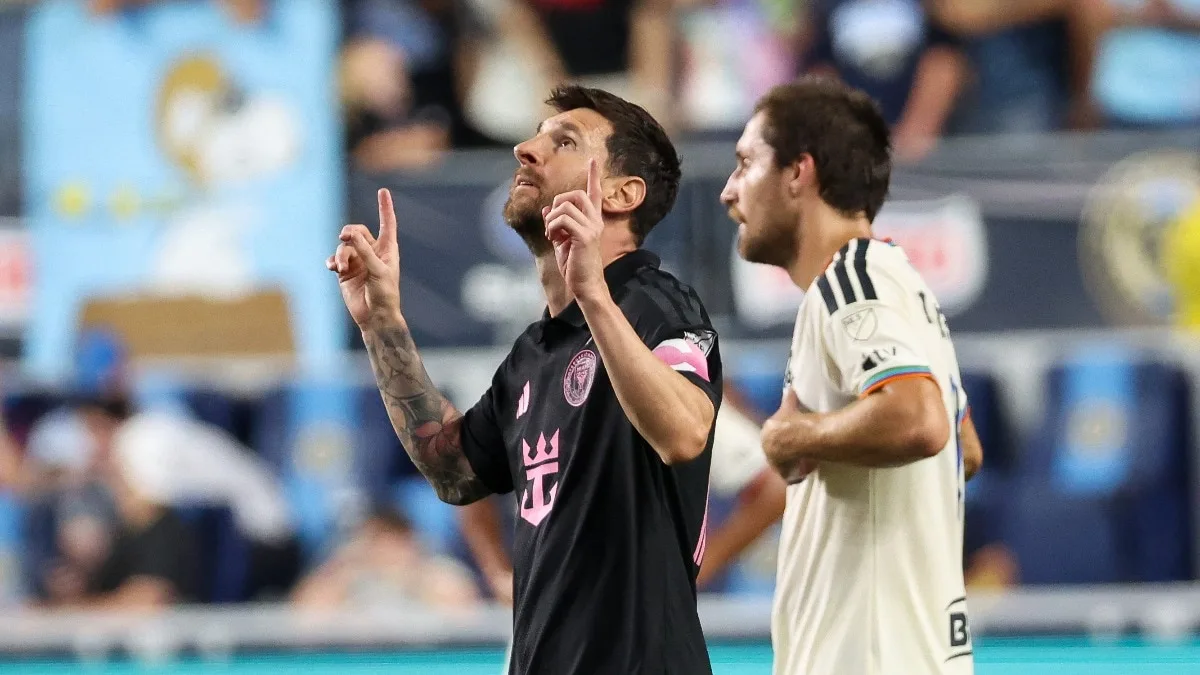 Lionel Messi scores first goal since father's death with touching tribute