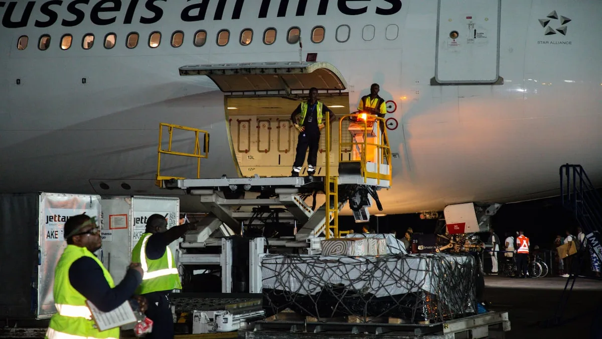 Canada extends Ebola travel restrictions for another 30 days