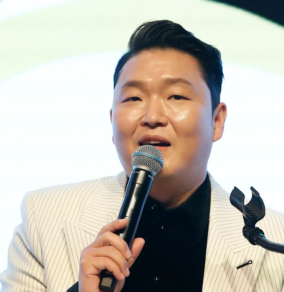 싸이, 향정신성의약품 대리 수령 혐의…검찰 약식기소