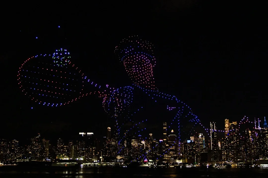 Federer é homenageado com show surpresa de drones no US Open