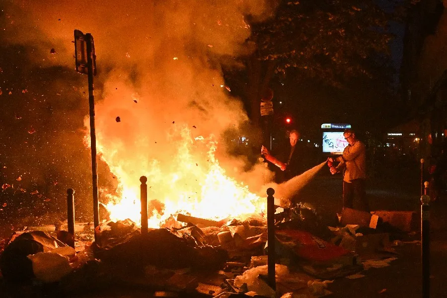 Onda de protestos na França já levou 2 400 à cadeia e deixou quase mil policiais feridos, diz governo