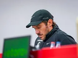 "Das geht für mich zu weit": Freiburgs wütender Trainer knöpft sich eigene Fans vor