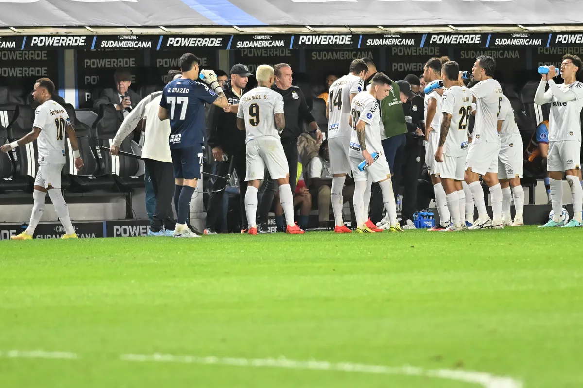 Santos perde Gabriel Menino e Bontempo no primeiro tempo do jogo contra o Macará
