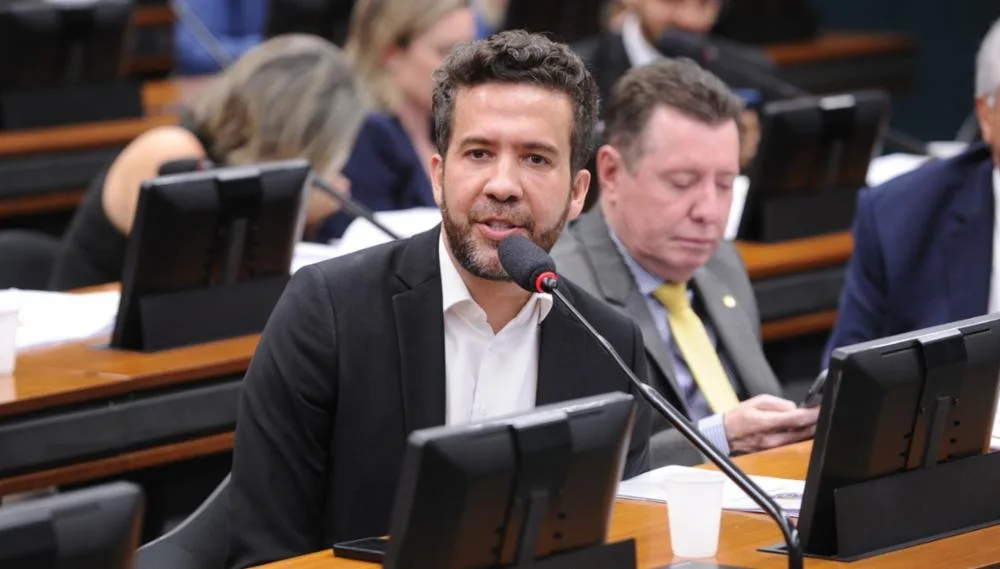 Janones diz que campanha de Lula mudou e agora prevê vitória sobre Flávio Bolsonaro