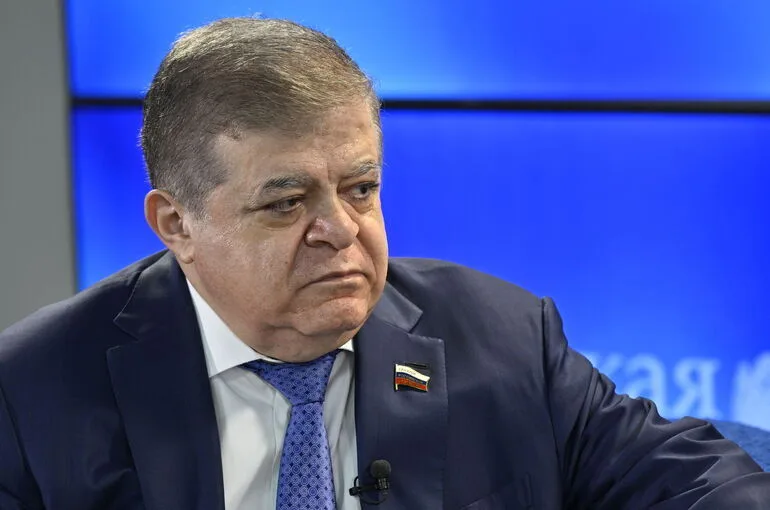 Сенатор Джабаров: Объявлением РФ угрозой Венгрия пытается вернуть финансирование ЕС