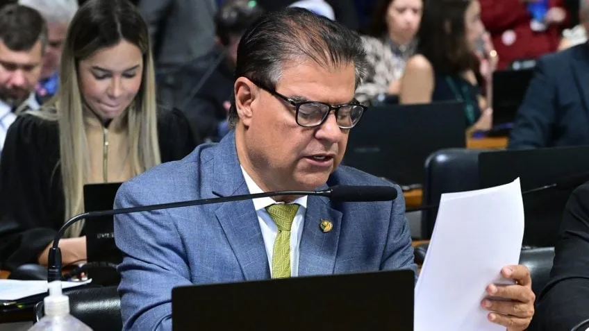 Comissão aprova transição de 3 anos para novo piso de médicos e dentistas