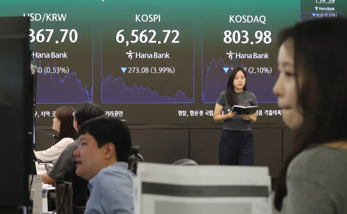 '중동 쇼크'에 코스피 4% 급락…삼전닉스 약세 속 6500선 후퇴