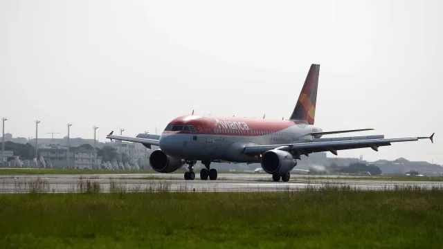 Pelo menos oito pessoas hospitalizadas após turbulência em voo nos EUA