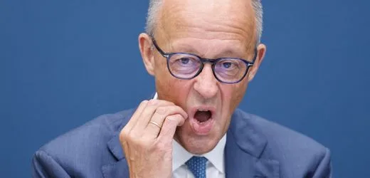 Friedrich Merz: Was Gerhard Schröder und Angela Merkel dem Kanzler vormachen