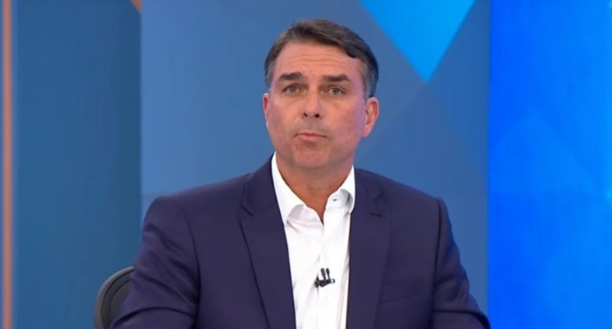 Flávio Bolsonaro nega aquecimento global: "São eventos climáticos"
