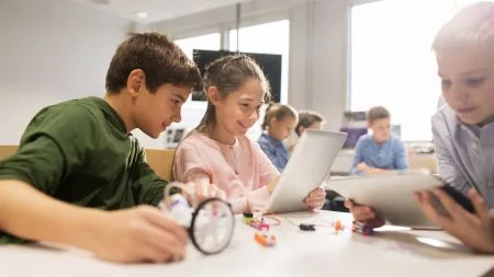 Umfrage: Fast alle älteren Schüler nutzen KI für Hausaufgabe