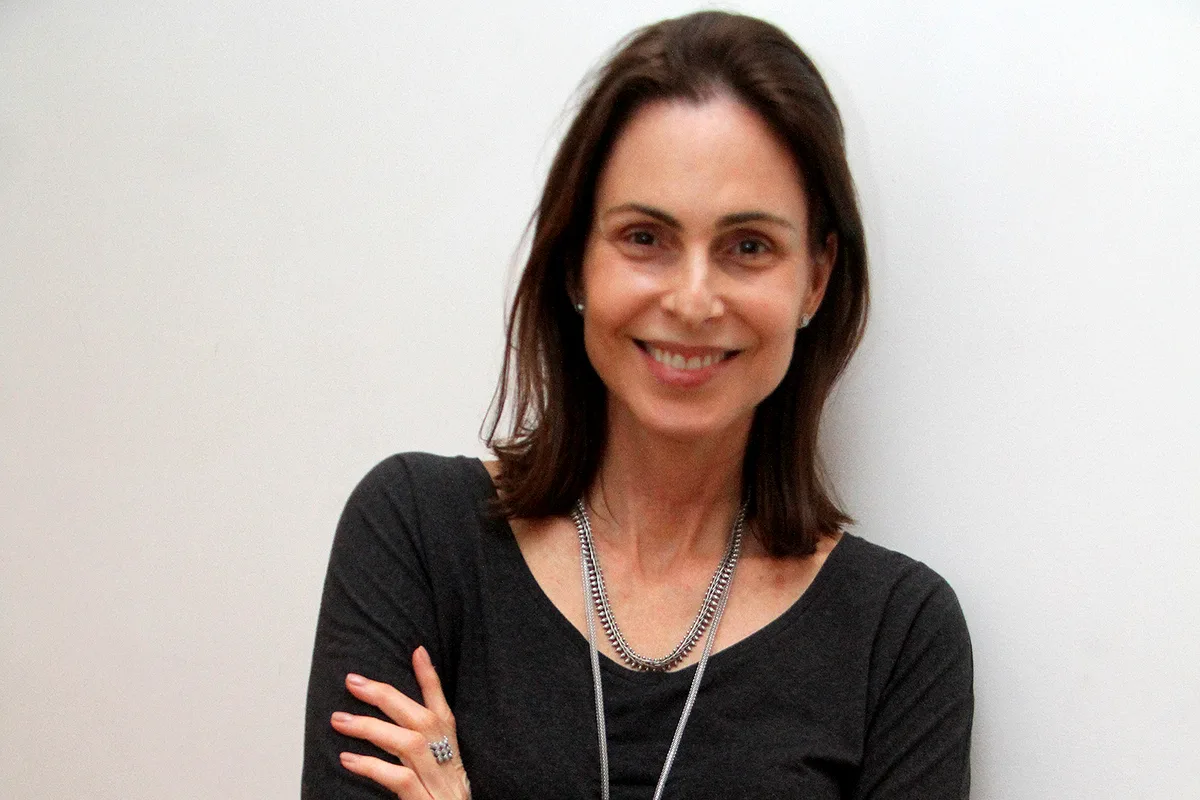 O projeto de Silvia Pfeifer nos palcos ‘sem levantar bandeira’