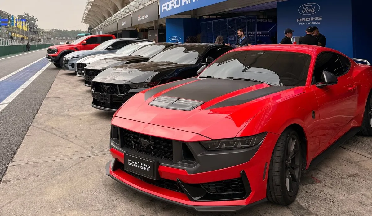 Mustang GT Performance volta ao Brasil e Dark Horse SC aparece em Interlagos