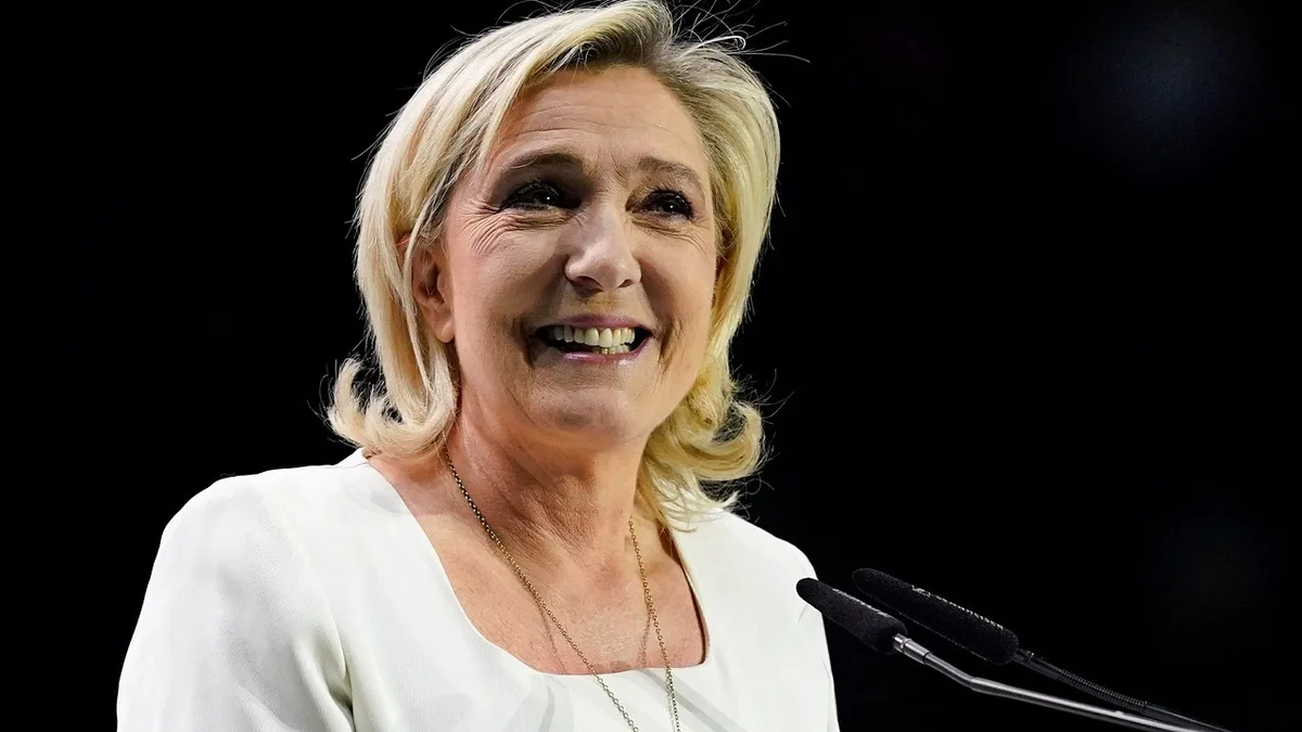 Marine Le Pen imparável: Lidera corrida ao Eliseu com 34% das intenções de voto a sete meses das eleições