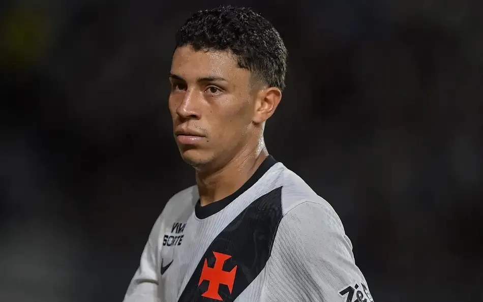 Vasco ganha retorno de meia de seleção para enfrentar o Vitória na Copa do Brasil