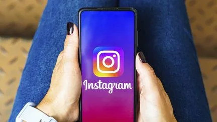 "Je me suis sentie obligée de me justifier" : sur Instagram, des créateurs dénoncent la mention "Contenu IA" qui est apparue sur leurs publications
