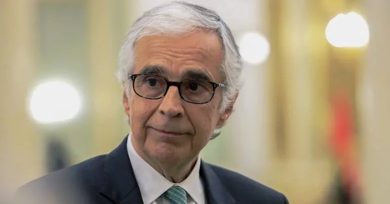 Aguiar-Branco defende Passos e rejeita Ferro Rodrigues