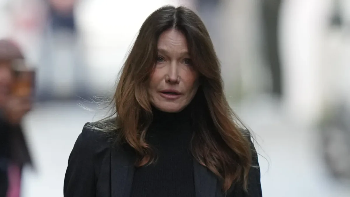 Carla Bruni, devastada por la muerte de Mathilde Favier: "¿Cómo es posible que nos hayas dejado así?"