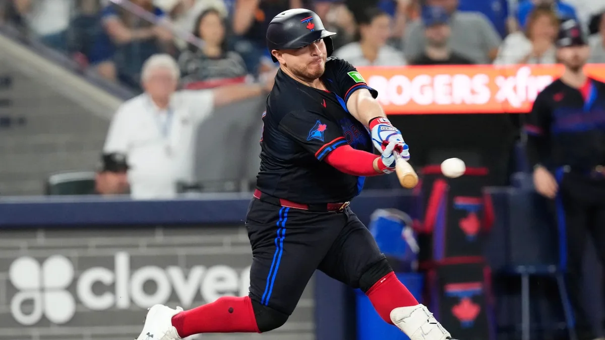 Kirk homers and drives in 2, Guerrero leaves injured as Blue Jays beat Yankees 3-1