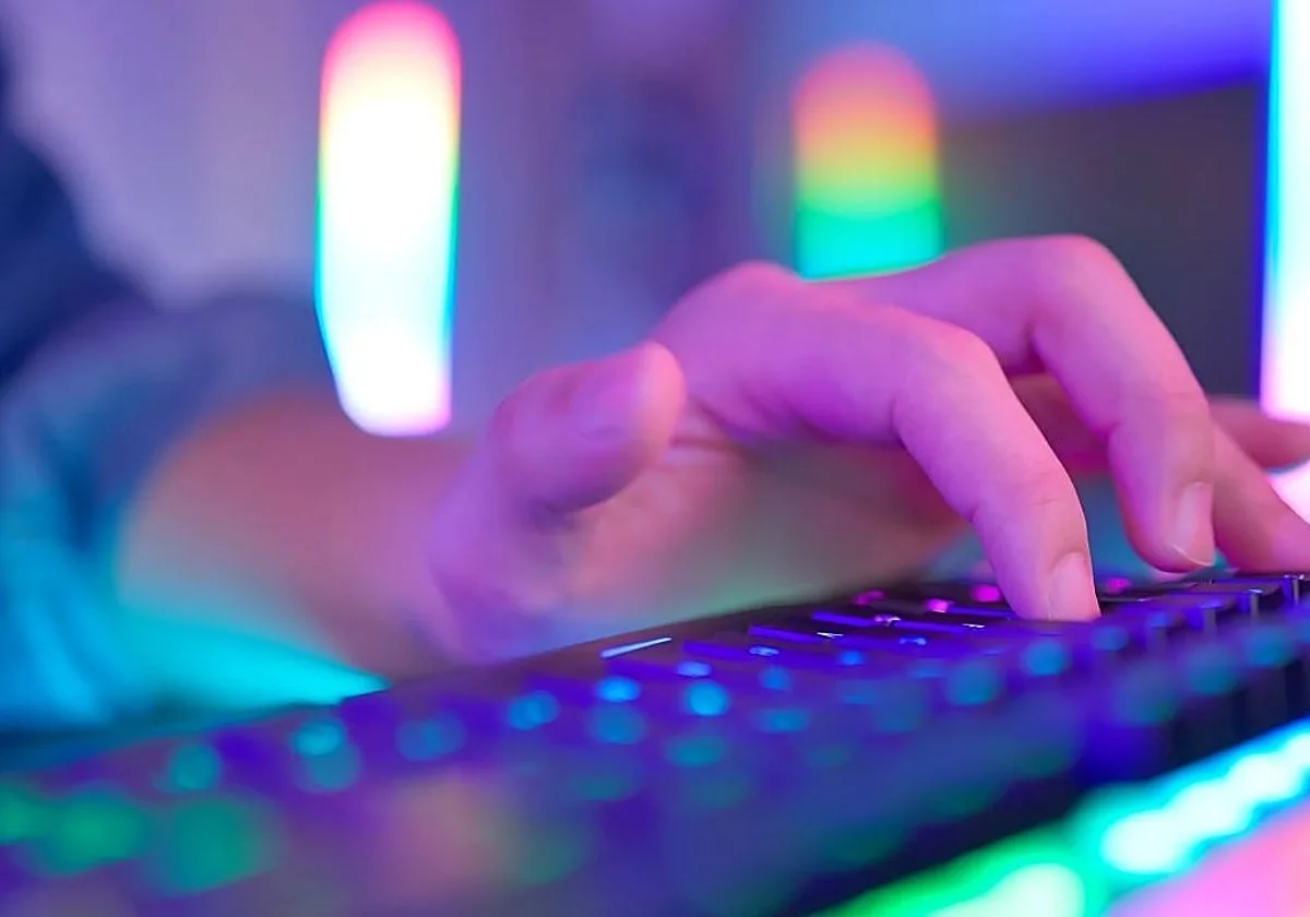 Cuatro teclados mecánicos para gaming que sí merecen la pena y no suenan a máquina de escribir