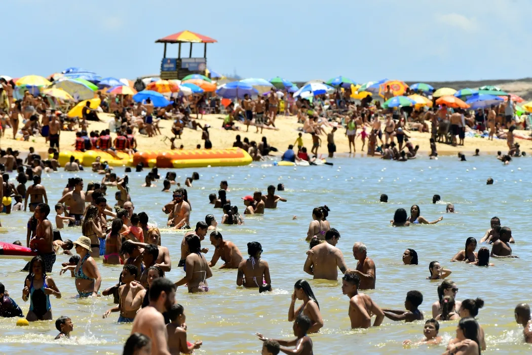 Veja quais praias estão próprias para banho na Grande Vitória no feriadão