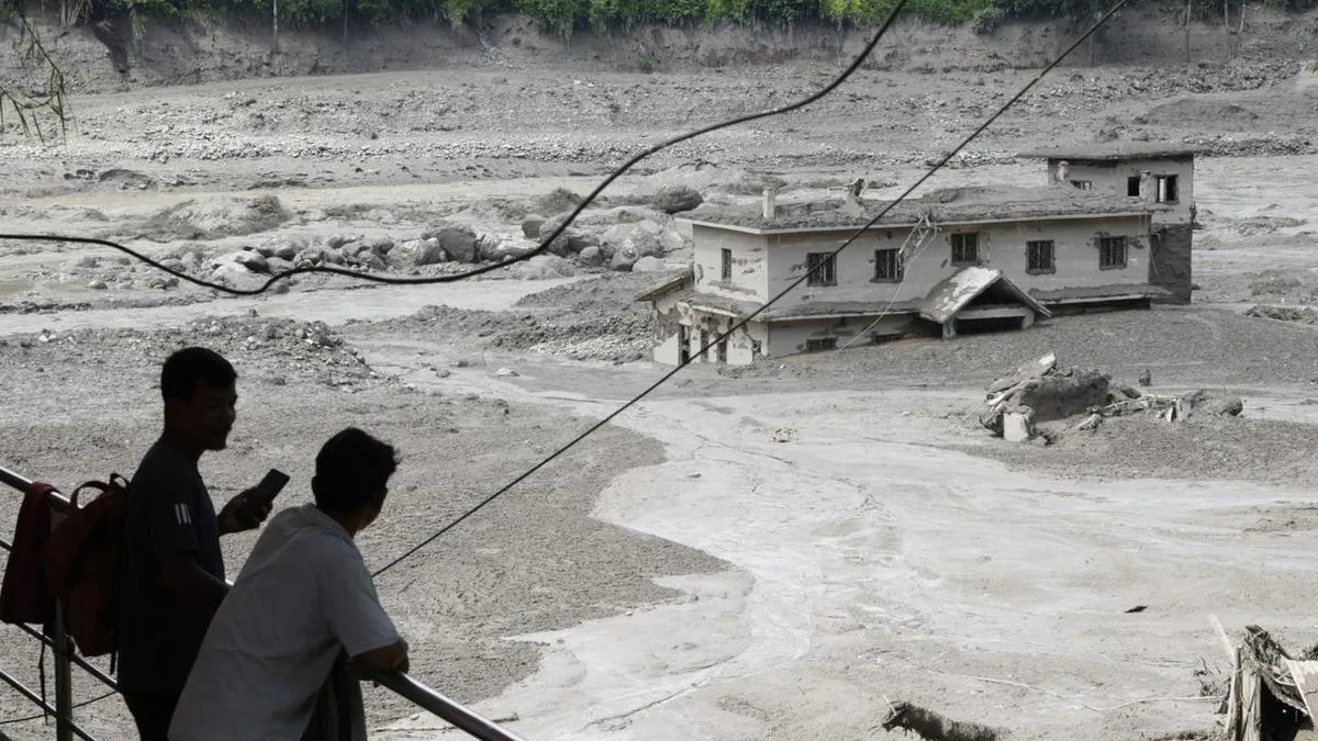 Nine killed as flash flood hits Nepal-Tibet border