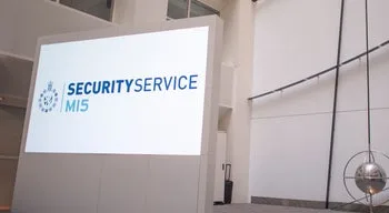Espionagem. MI5 admite ter mentido em tribunal para proteger espião neonazi