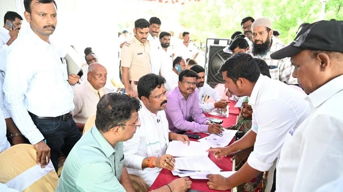 MLA launches Praja Seva Abhiyan in Gillesugur