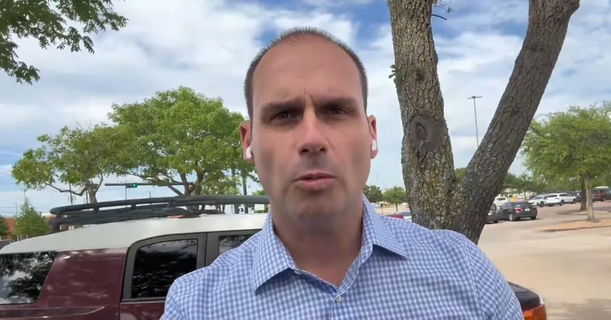 Eduardo Bolsonaro passa a constar em banco de mandados de prisão