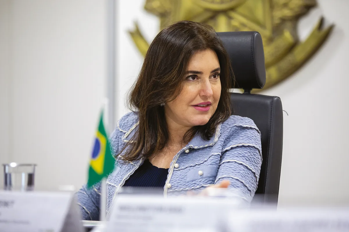 Simone Tebet alfineta bolsonaristas em evento com Lula: ‘Gritam Barrabás’