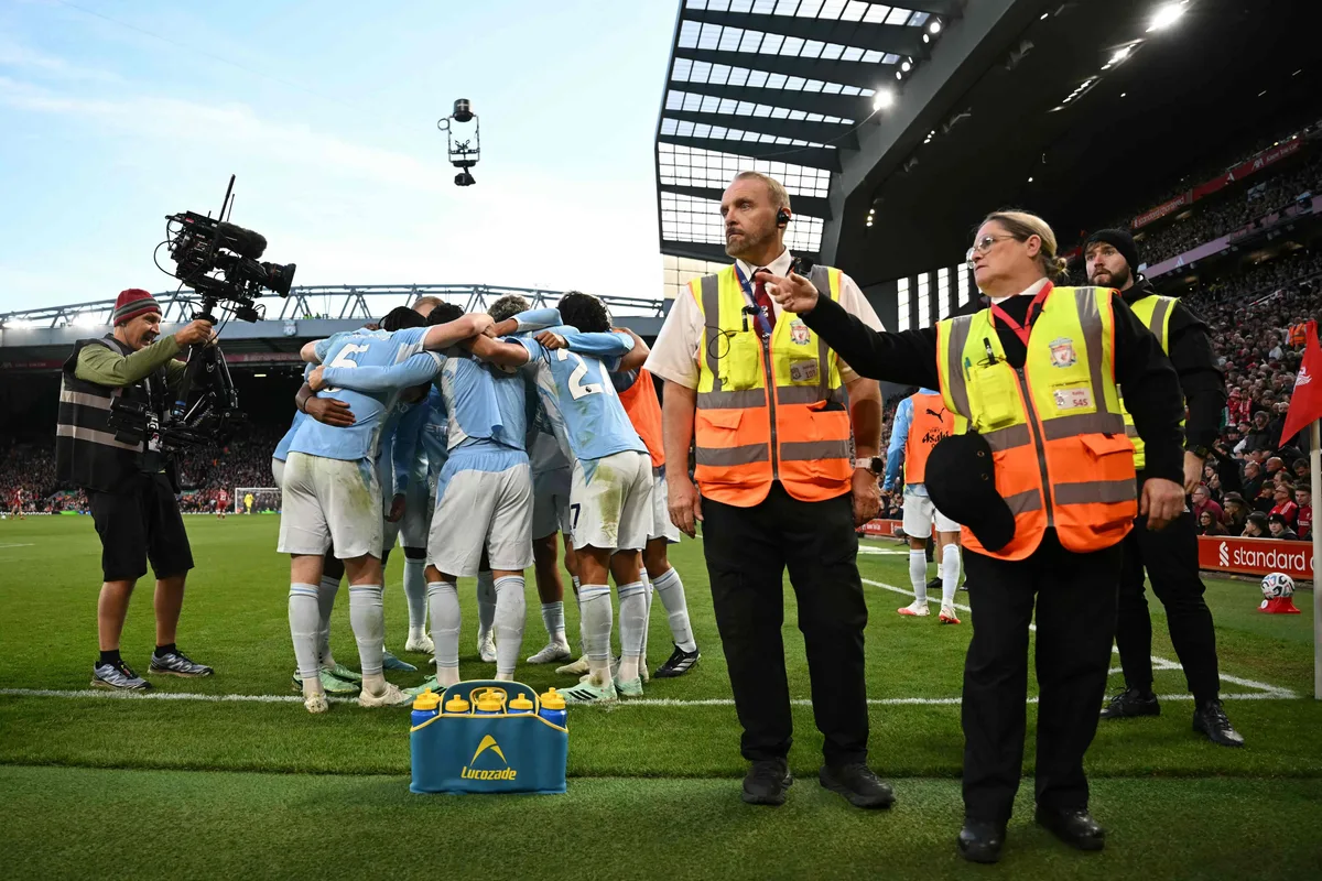 Manchester City goleó a Liverpool en un clima hostil de Anfield y con Enzo Fernández entre los mejores