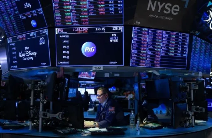 Wall Street abre en verde mientras cae el rendimiento de los bonos del Tesoro de EEUU
