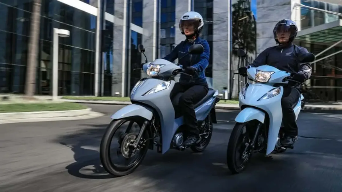 Honda Biz 125 2027 ganha novas rodas e versões: veja o que muda