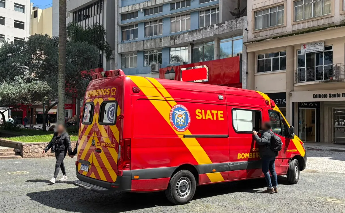 Menina de 7 anos é atropelada por patinete elétrico na Praça Zacarias, em Curitiba