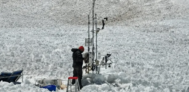 Neve mais que dobra média histórica nos Andes e cobre área de 10.000 km²