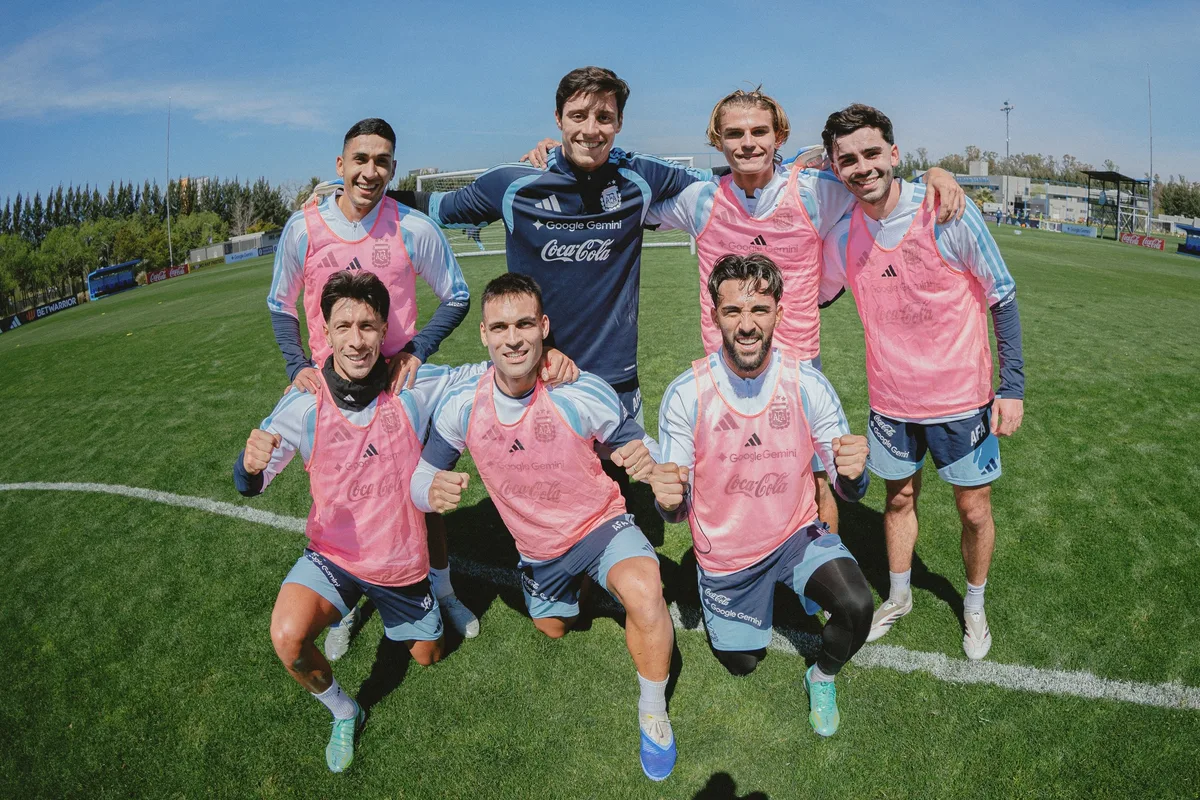 La selección se reconstruye sin Messi: baja el promedio de edad y aparecen variantes en puestos clave
