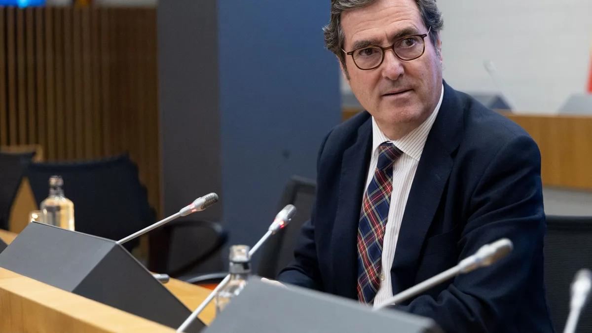 Garamendi (CEOE) ve "increíble" que el Gobierno use su "poder" para subir el SMI