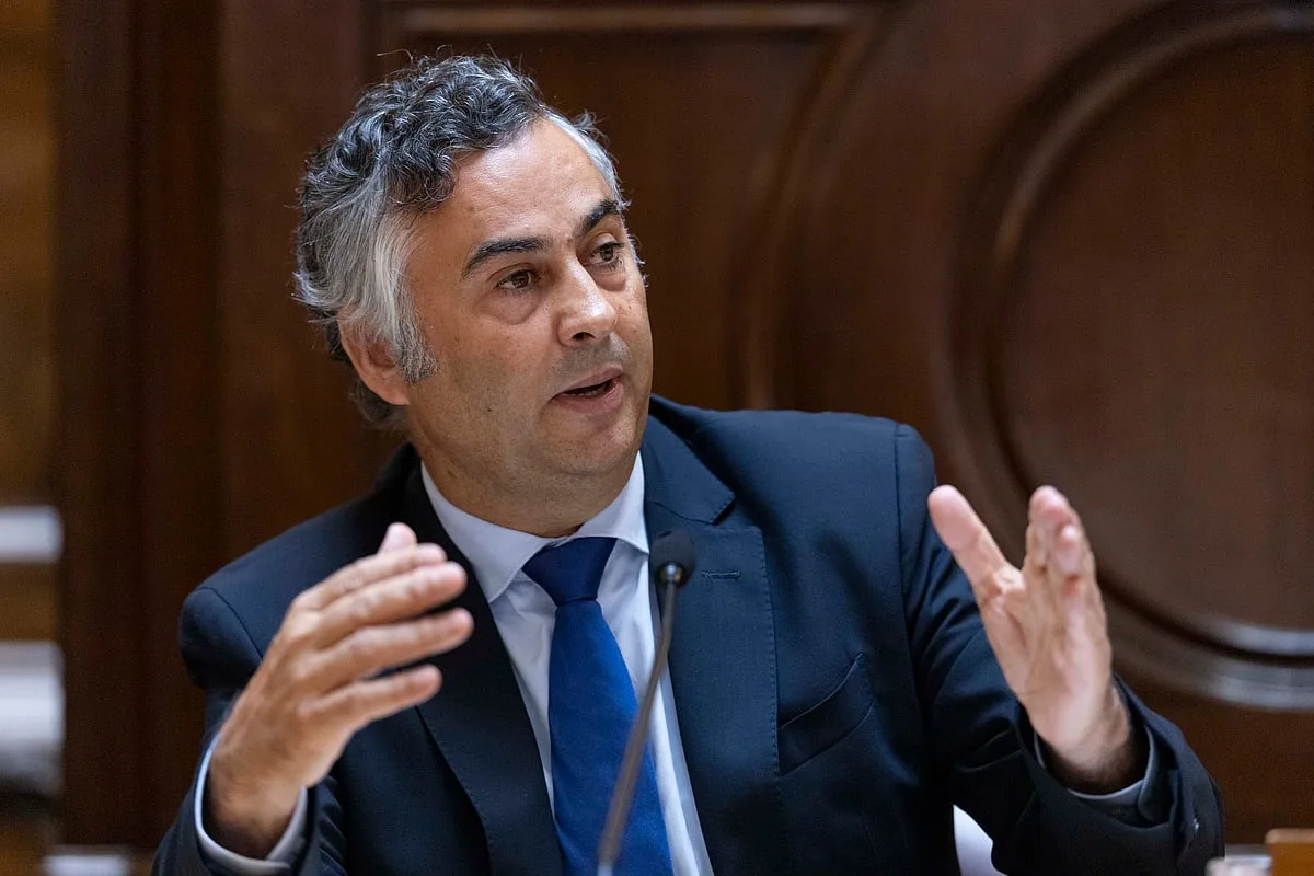 Exames nacionais: PS defende que sem esclarecimentos é “preciso mesmo” um inquérito parlamentar