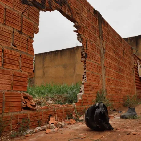 Família acredita que motociclista teve convulsão antes de bater em muro e morrer