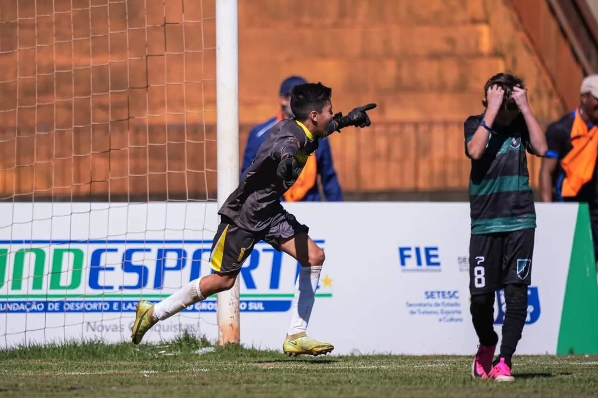 Dourados e Guaicurus avançam e definem primeira semifinal do Estadual Sub-11