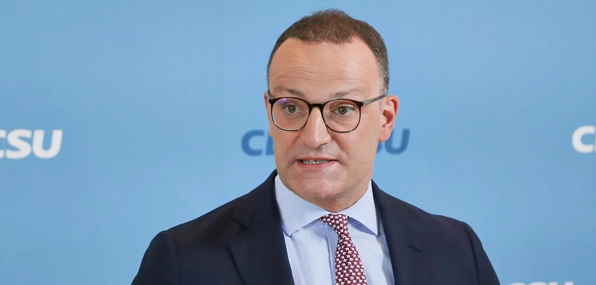 Spahn zeigt Rapper Ski Aggu wegen Gerüchts über Drogenexzess an