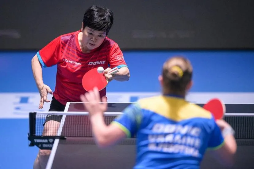 « C'est mamie cool en dehors, mais à la table, c'est mamie tueuse » : à 63 ans, Xialian Ni donne encore la leçon à ses adversaires aux Championnats d'Europe
