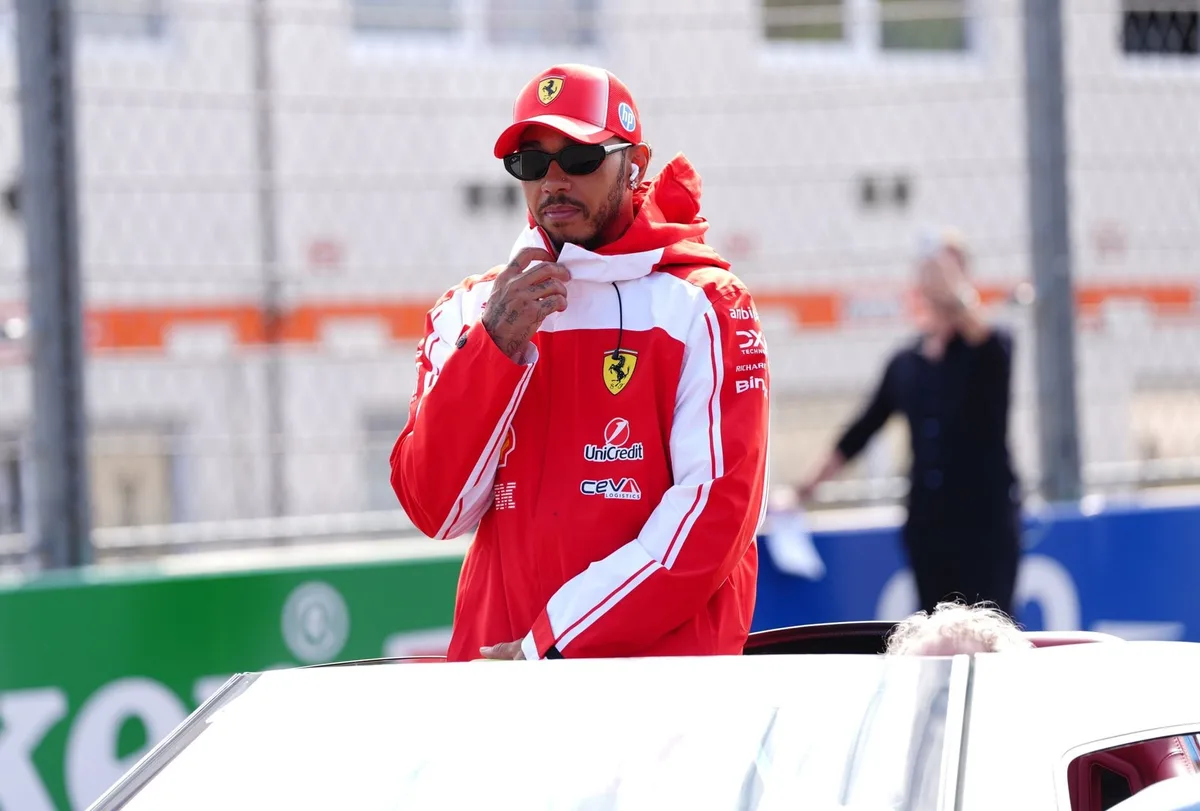 Lewis Hamilton reconoce que los mensajes sarcásticos por radio no mostraron su “mejor versión”