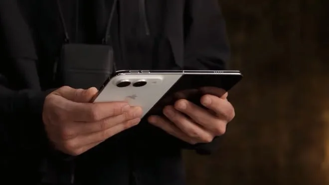 iPhone 18 Fold ganha vídeo conceito utlrarrealista com todos os detalhes do design dobrável