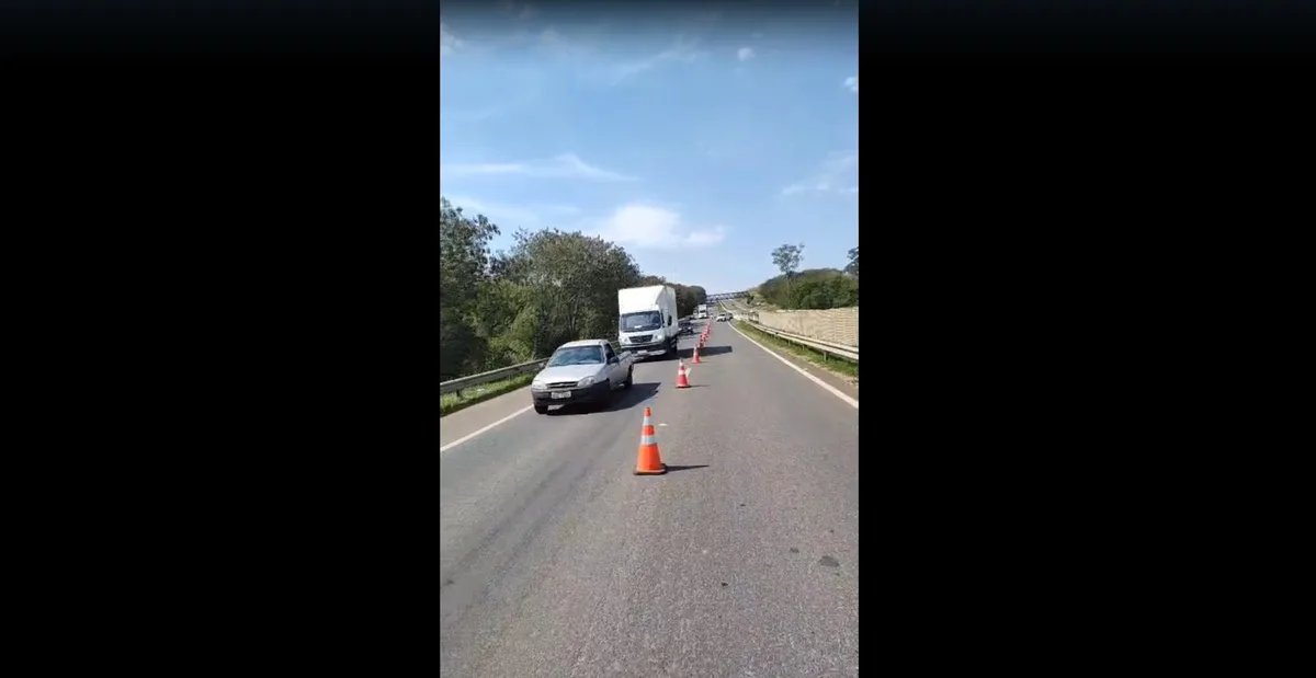 Homem morre após pular de caçamba caminhonete em movimento em rodovia no interior de SP