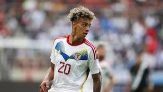 Jhonder Cádiz mantiene la racha goleadora y busca el pichichi