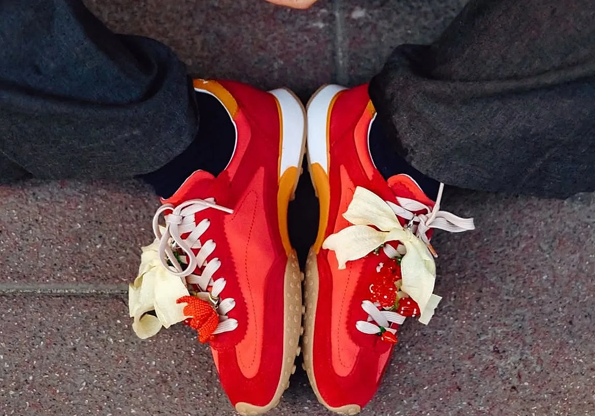 Zapatillas rojas, el color que promete arrasar entre las tendencias de otoño en España