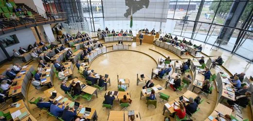 Gleichberechtigung: Frauen in Länderparlamenten weiter unterrepräsentiert