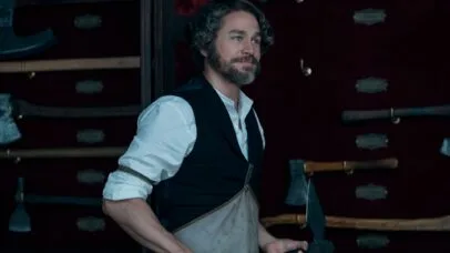 Charlie Hunnam chama possíveis crimes de Lizzie Borden de ‘compreensíveis’