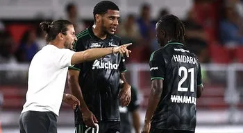 Lens promete ambição frente ao Sporting e destaca experiência dos leões